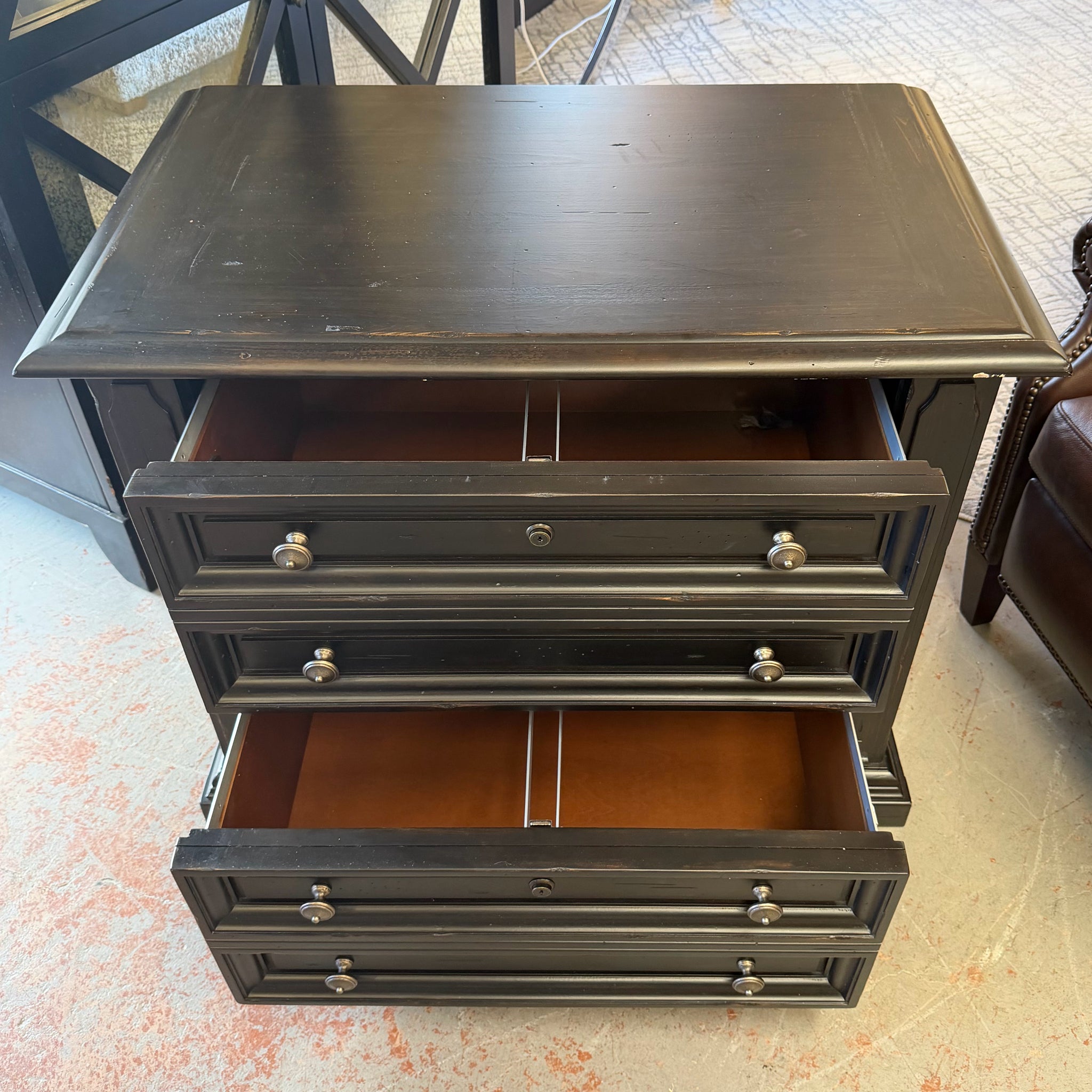 Hooker 2-Drw File Cabinet 37x23x30.5